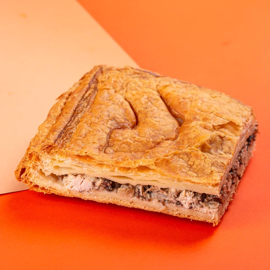 Пирог "Курица с шампиньонами в белом соусе" 1,4 кг Пирог "Курица с шампиньонами в белом соусе" 1,4 кг