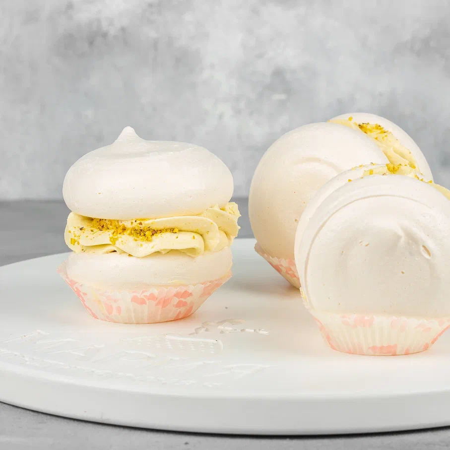 Пирожное "Безе с фисташкой"