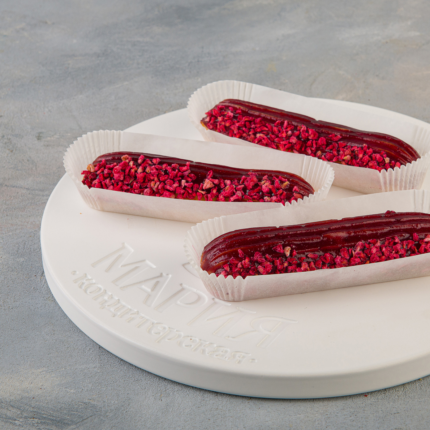 Пирожное_эклер_ягодный_основная.jpg Пирожное эклер ягодный