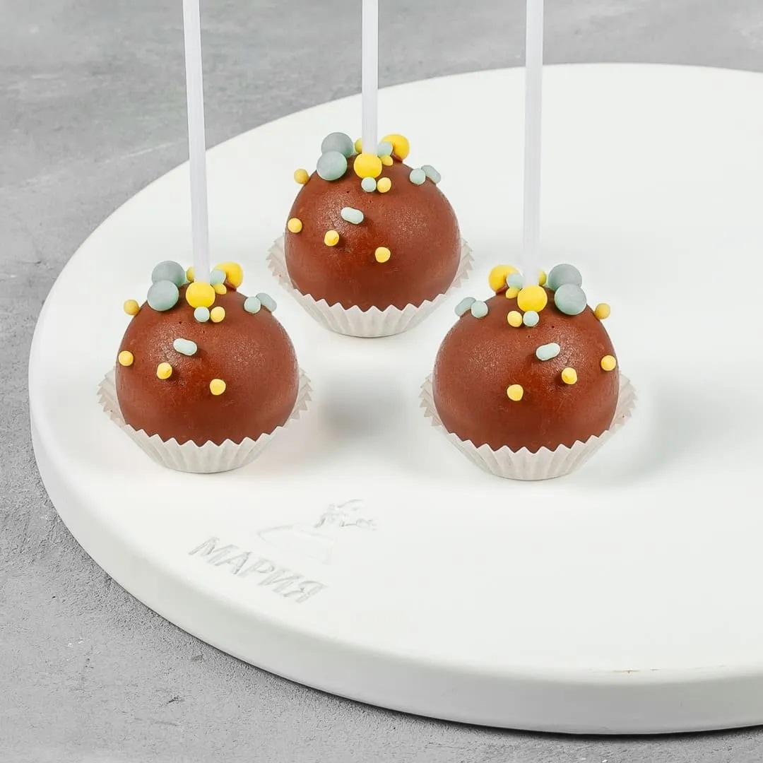 Кейк-попс в молочном шоколаде Кейк-попс в молочном шоколаде