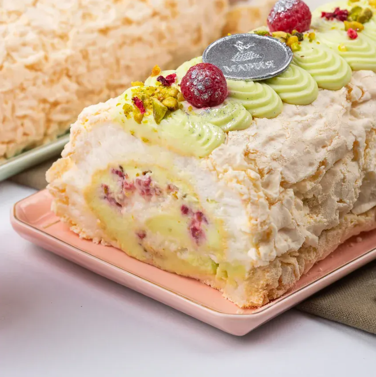 Меренговый рулет с фисташкой