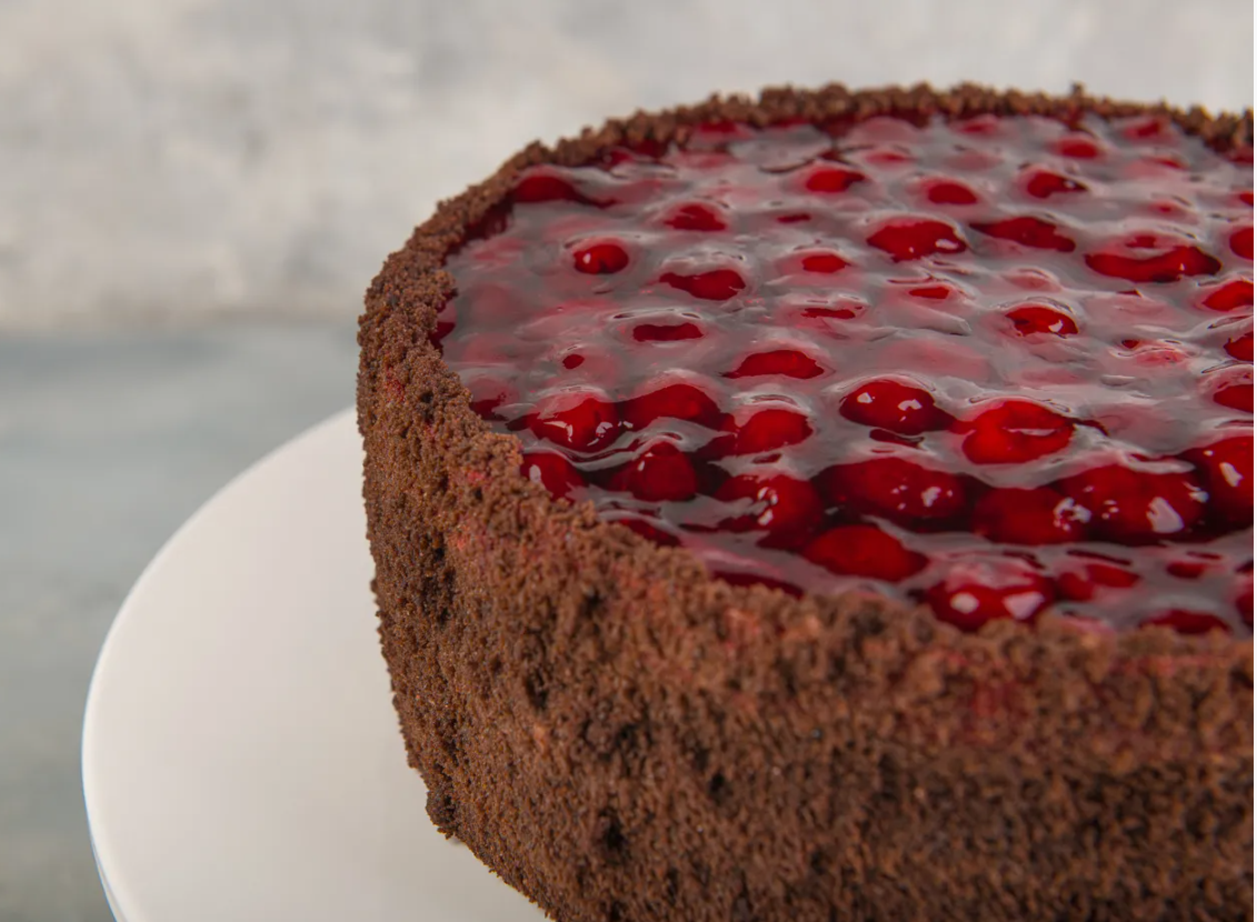 Шоколадно-вишневый торт