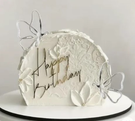 Белый торт на день рождения