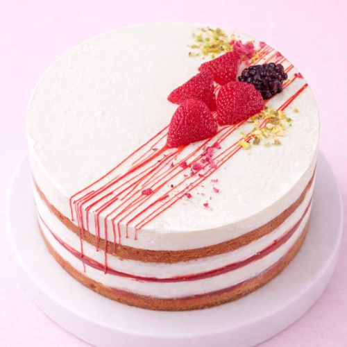Торт «Молочная девочка с клубникой»