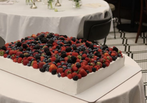 Торт прямоугольный (ягода на весь торт) Торт прямоугольный (ягода на весь торт)