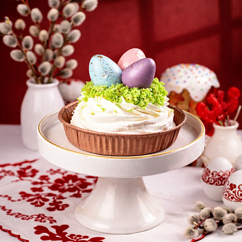 Десерт Павлова с пасхальным оформлением
